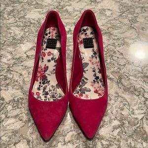 WhiteHouse BlackMarket Pumps